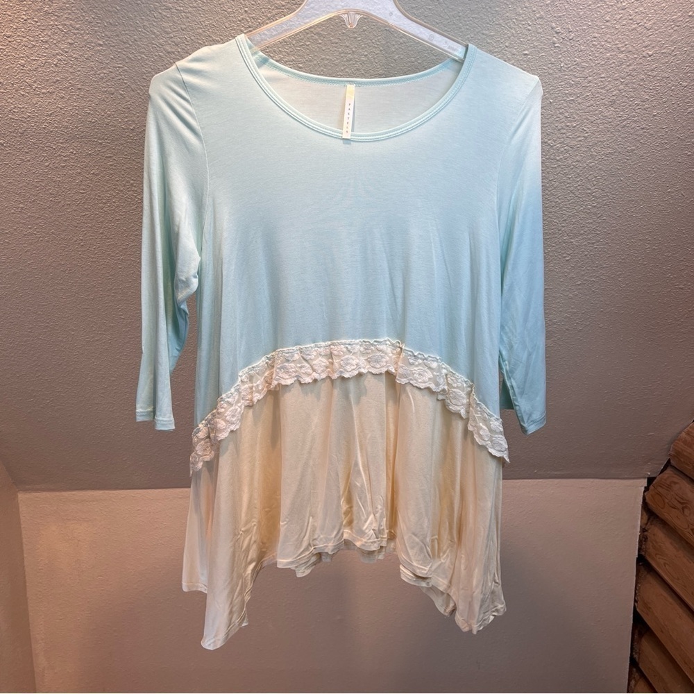 NWOT PASTELS Aqua & Cream Pull-On Top w/¾” Sleeves. Size Large. Lace at Waist
